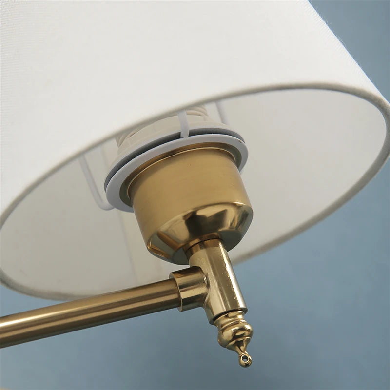 Foldable and rotatable wall lamp