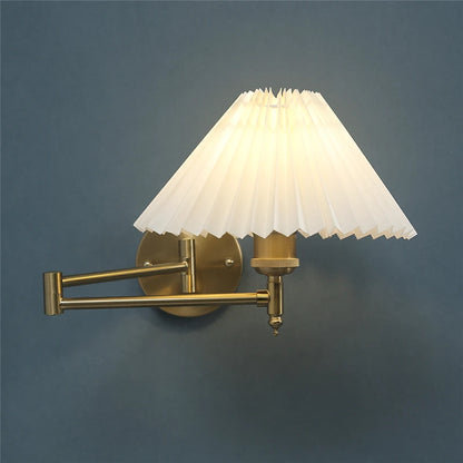 Foldable and rotatable wall lamp