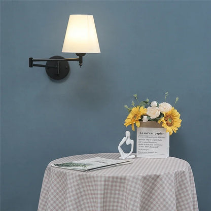 Foldable and rotatable wall lamp