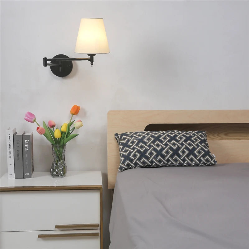 Foldable and rotatable wall lamp