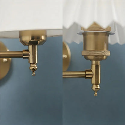 Foldable and rotatable wall lamp