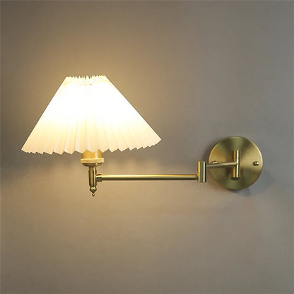 Foldable and rotatable wall lamp