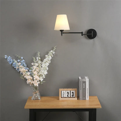 Foldable and rotatable wall lamp