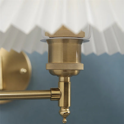 Foldable and rotatable wall lamp